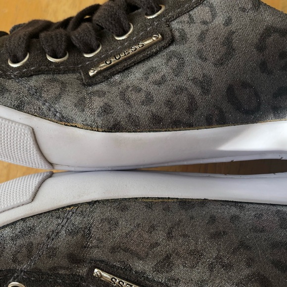 Guess grey cheetah print shoes - Picture 10 of 14
